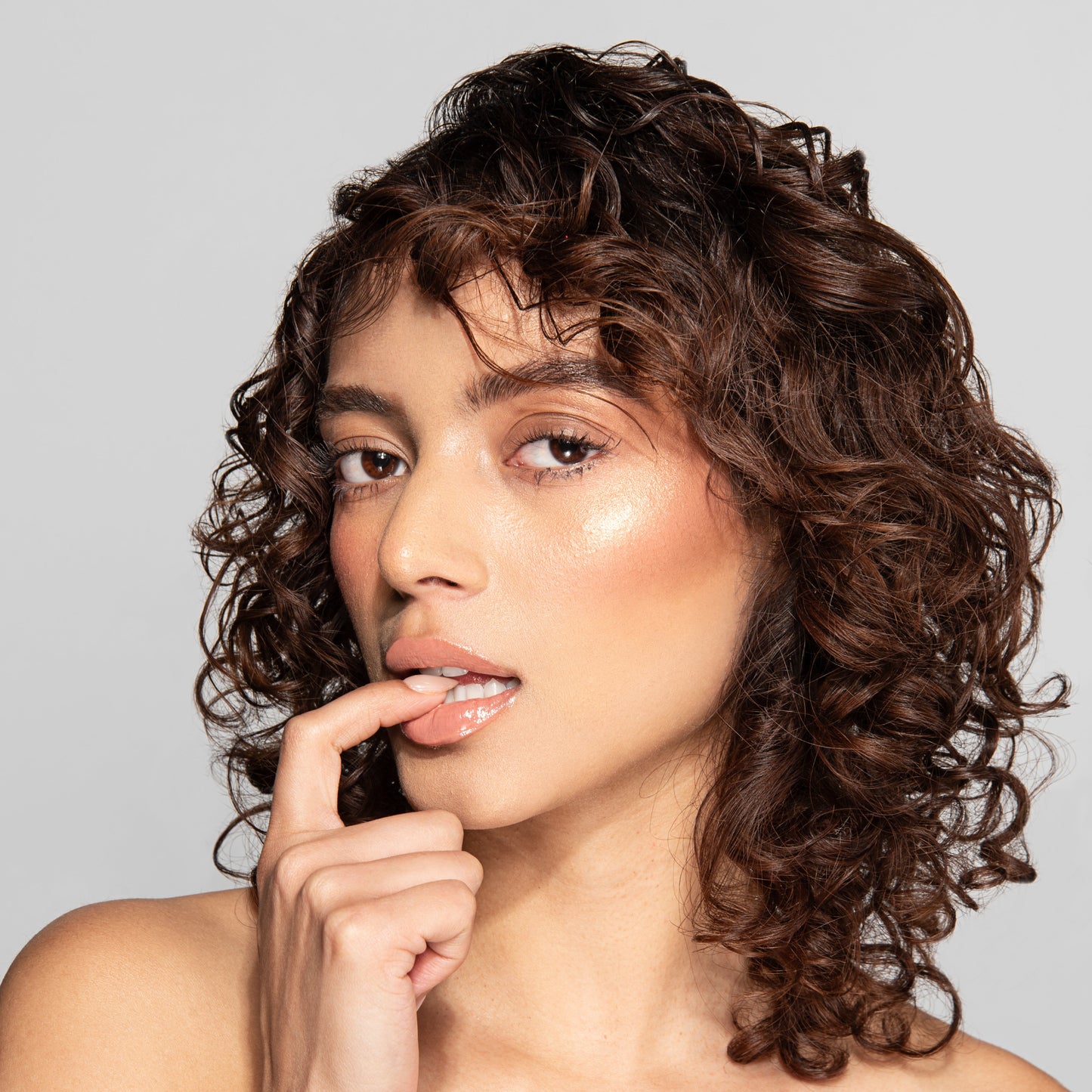 Lip Butter #5| Tratamiento para labios voluminosos, acabado espejo.