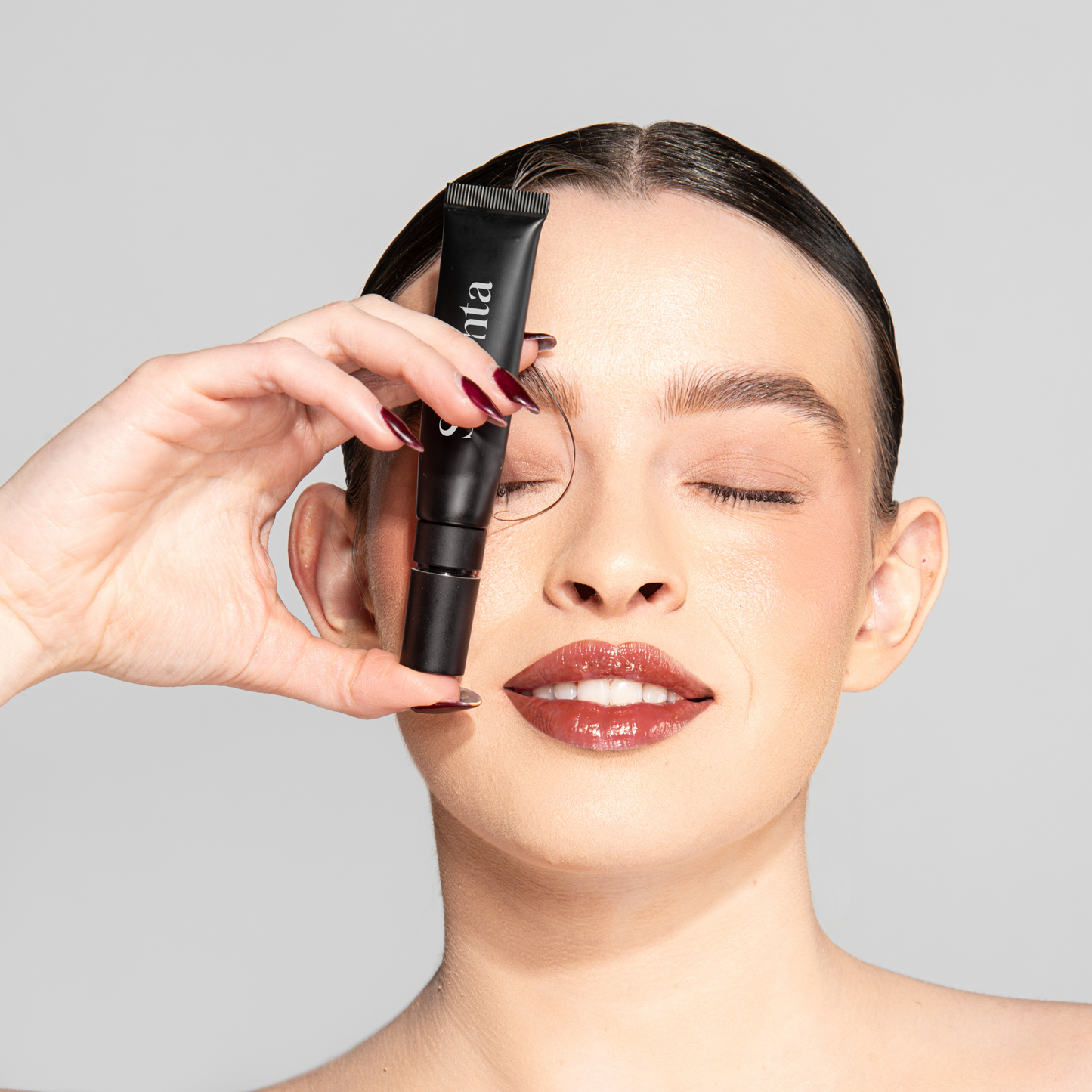 Lip Butter #8  | Tratamiento para labios voluminosos, acabado espejo.