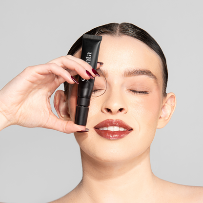 Lip Butter #8  | Tratamiento para labios voluminosos, acabado espejo.